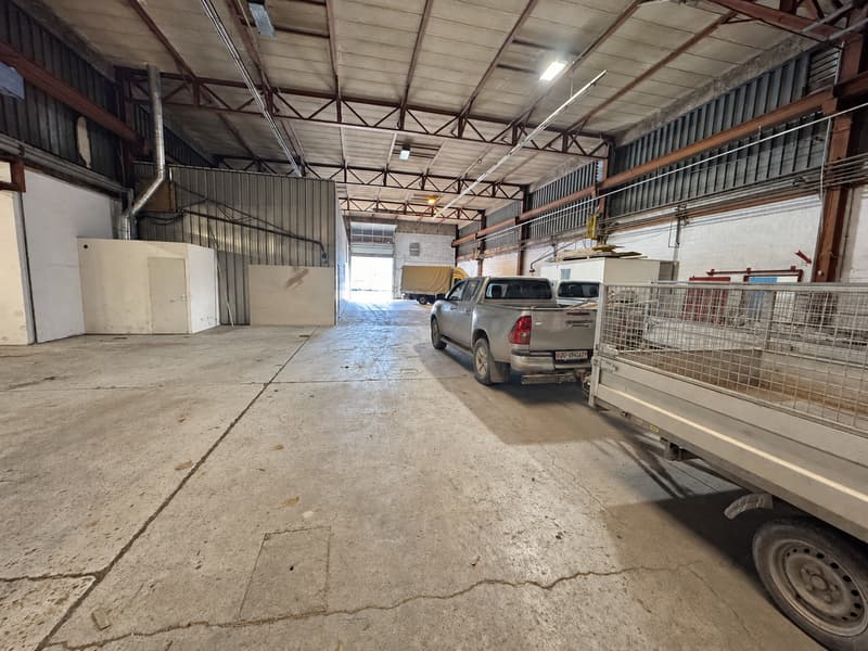 Grand entrepôt industriel à Porrentruy à louer env. 1117m2 (6)