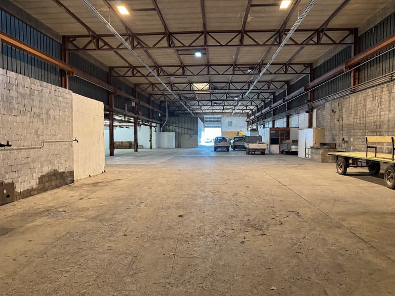 Grand entrepôt industriel à Porrentruy à louer env. 1117m2 (3)