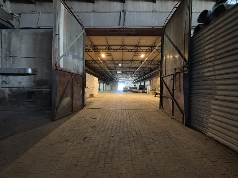 Grand entrepôt industriel à Porrentruy à louer env. 1117m2 (8)