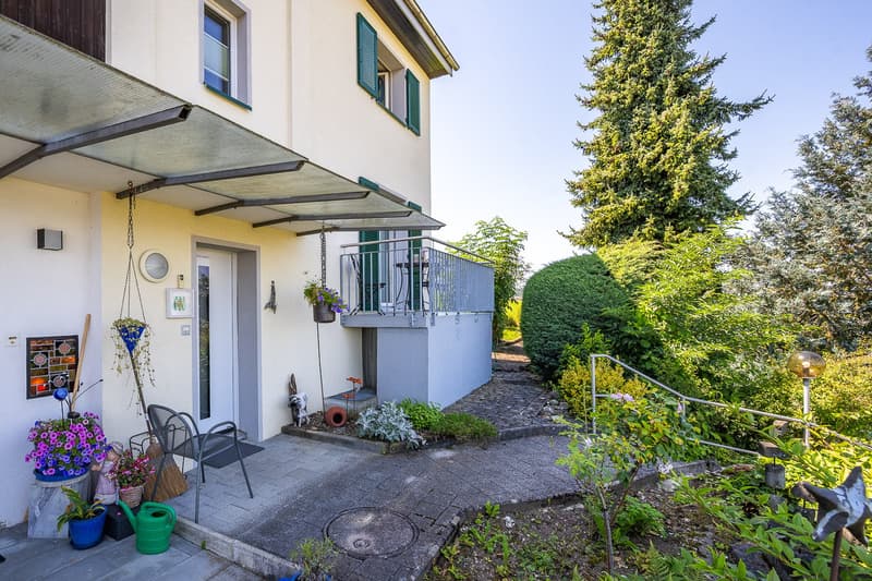 Cozy semi-detached house with green retreat (7)