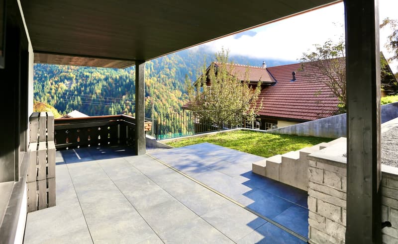 Terrasse und Balkon rund um die Wohnung