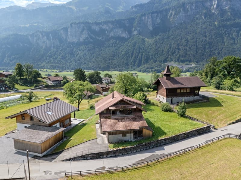 Bauernhaus / Ferienhaus mit separaten Doppelgaragen (1)