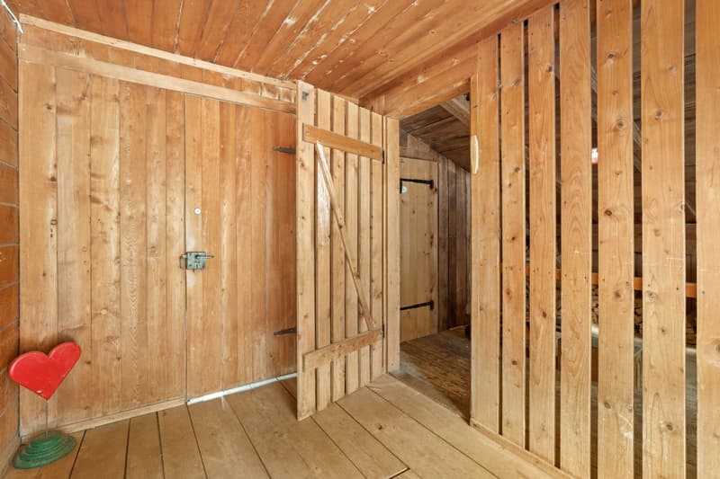 Bauernhaus / Ferienhaus mit separaten Doppelgaragen (14)