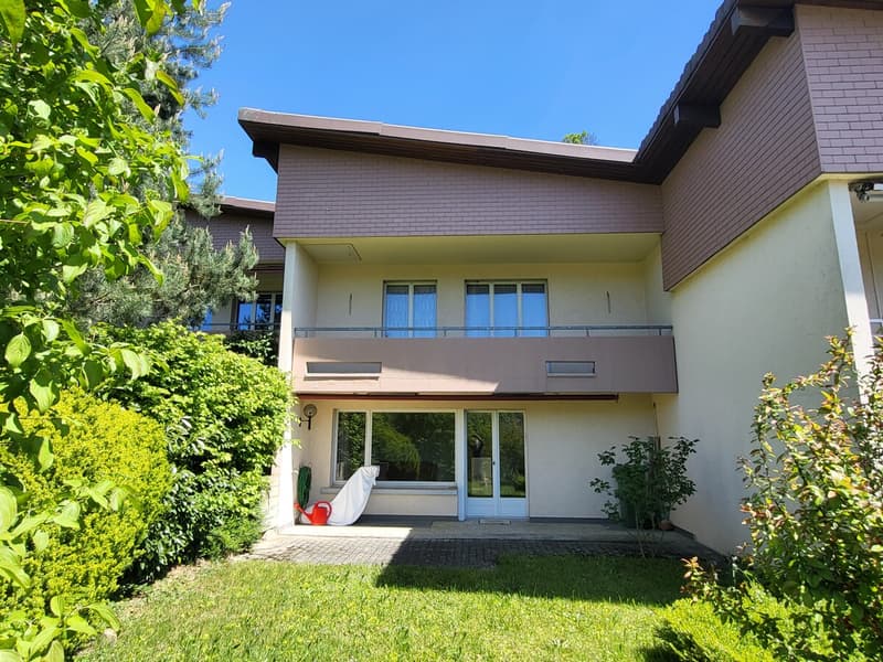 Charming semi-detached family house in a central location (1)