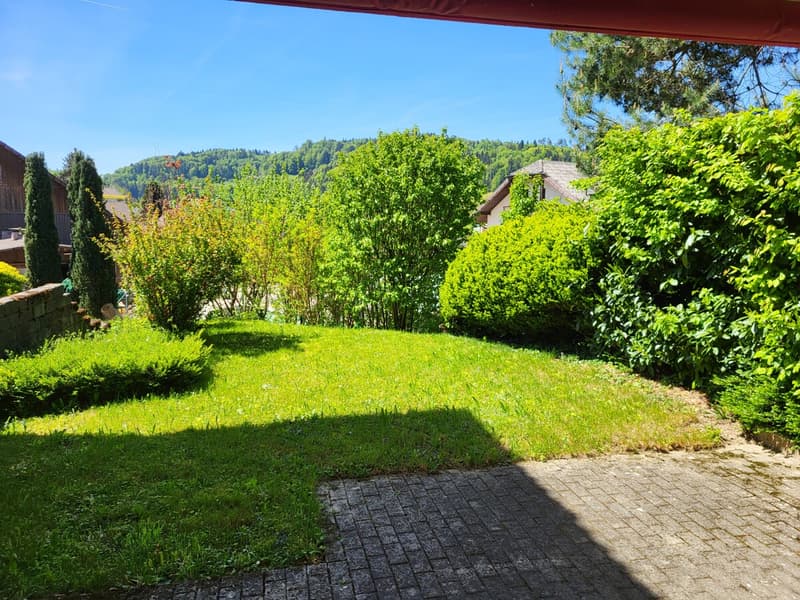 Charming semi-detached family house in a central location (6)