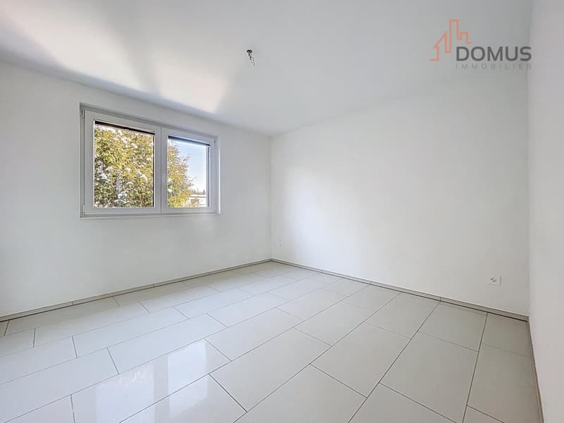 Spacious modern apartment with large terrace in recent building (8)
