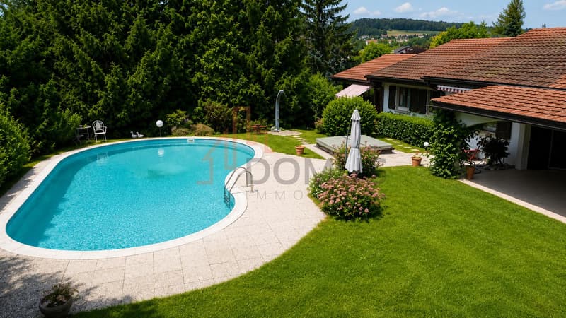 Einzelvilla mit Pool auf wunderschöner baumgesäumter Parzelle (5)