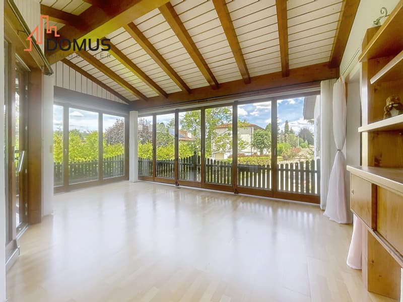 Einzelvilla mit Pool auf wunderschöner baumgesäumter Parzelle (7)