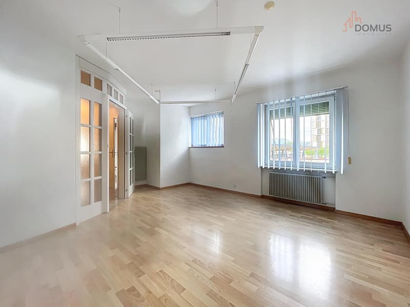 Zu vermieten? Vielseitige Büros von 76 m² gegenüber dem Bahnhof Delémont (1)