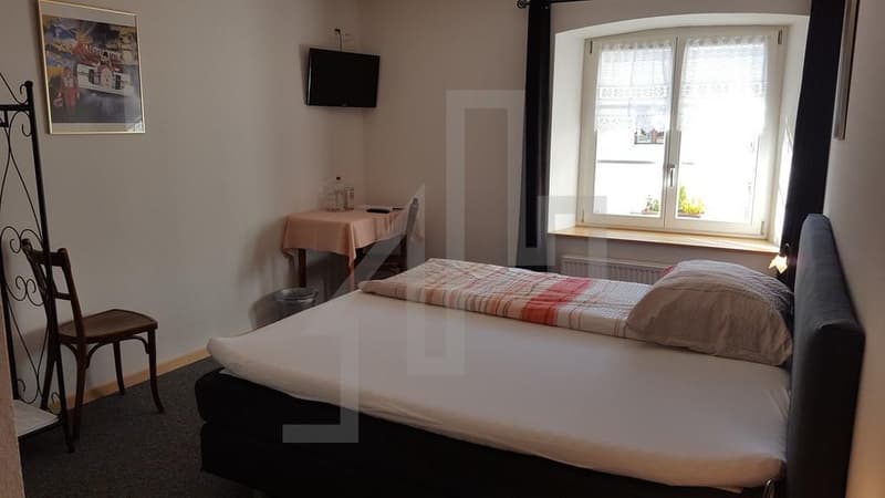 Well-maintained hotel (10)