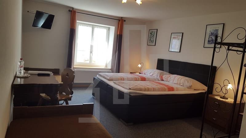 Well-maintained hotel (8)