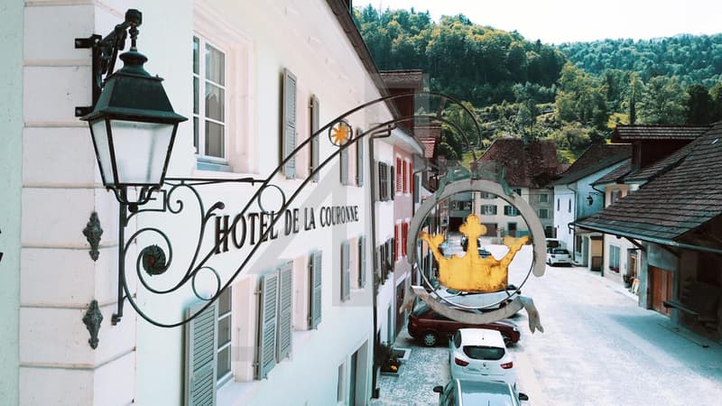 Well-maintained hotel (4)