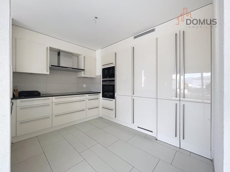 Spacieux appartement moderne avec grande terrasse dans immeuble récent (3)