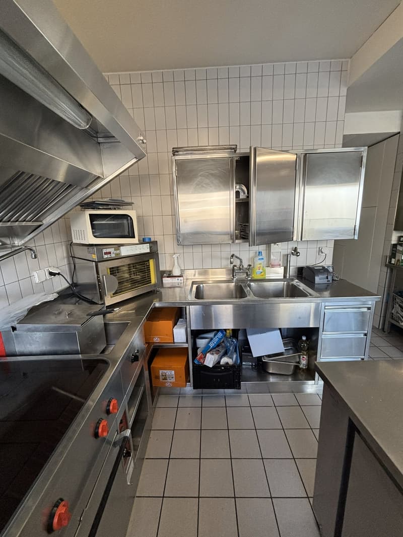 Restaurant an bester Lage in Wünnewil (7)