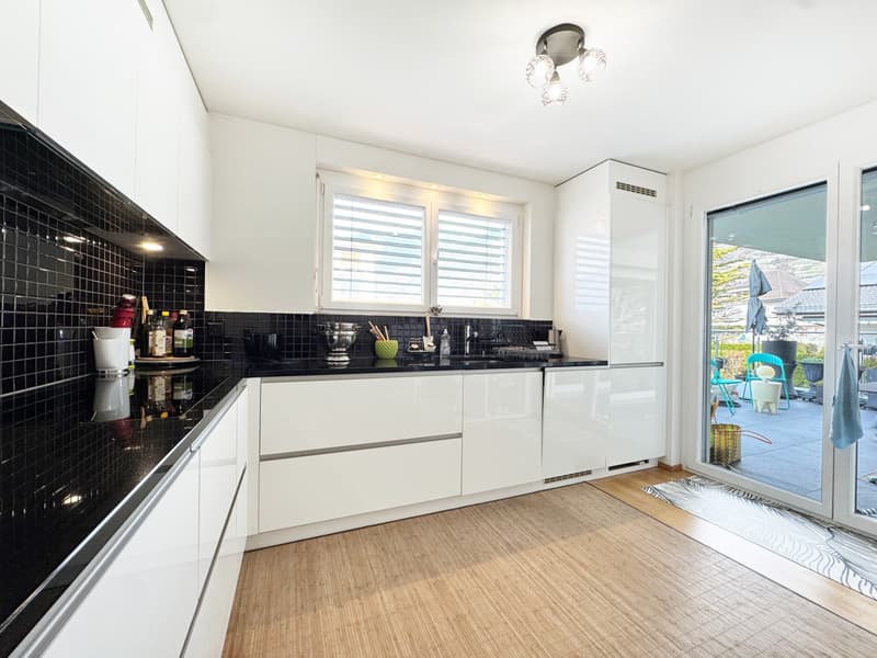 SPACIOUS 4.5-ROOM APARTMENT OF HIGH STANDARD (4)