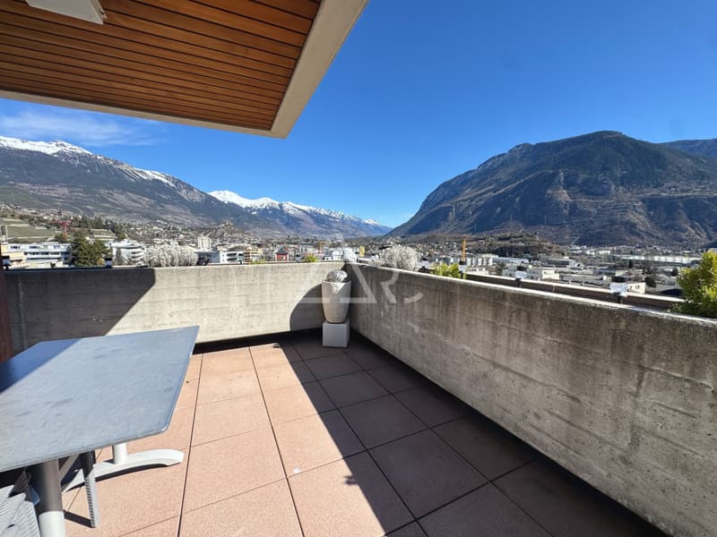 EXCEPTIONAL 8.5-ROOM DUPLEX WITH PRIVATE ELEVATOR AND PANORAMIC VIEW IN SIERRE (10)