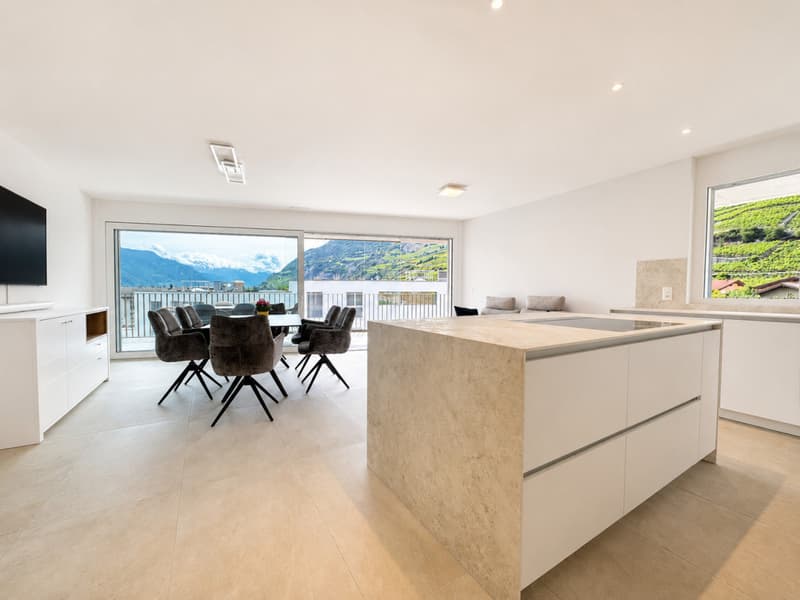 ATTIKAWOHNUNG 3.5 ZIMMER MIT FREIER SICHT, GROßEM BALCON UND HOCHWERTIGEN AUSBAU (3)