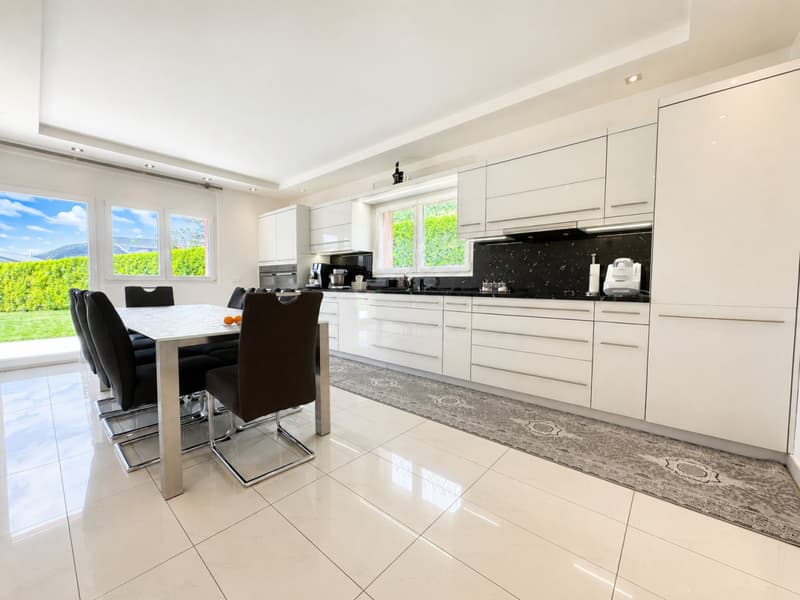 VILLA 6.5 PIÈCES AVEC GRAND JARDIN ET VUE DÉGAGÉE (4)