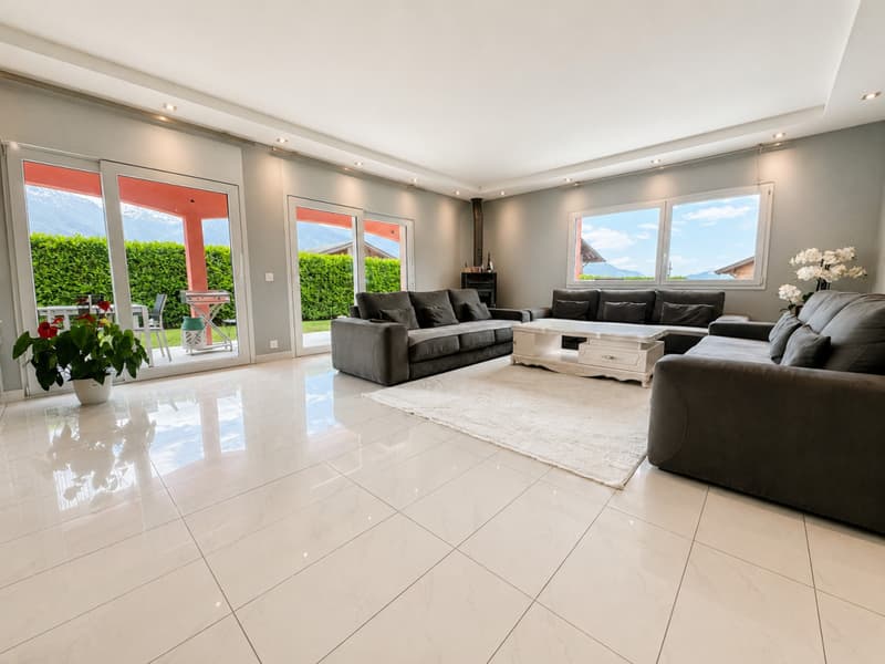 VILLA 6.5 PIÈCES AVEC GRAND JARDIN ET VUE DÉGAGÉE (3)