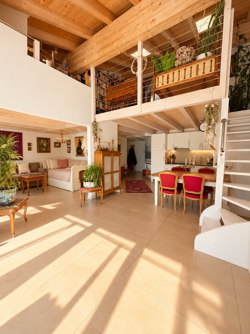 MAGNIFIQUE ATTIQUE DE 2.5 PIÈCES AVEC MEZZANINE ET GRAND BALCON À CHAMPLAN (3)