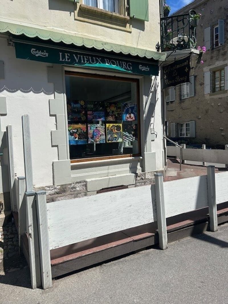A LOUER SURFACE COMMERCIALE RESTAURANT OU BUREAUX ST-PREX (1)