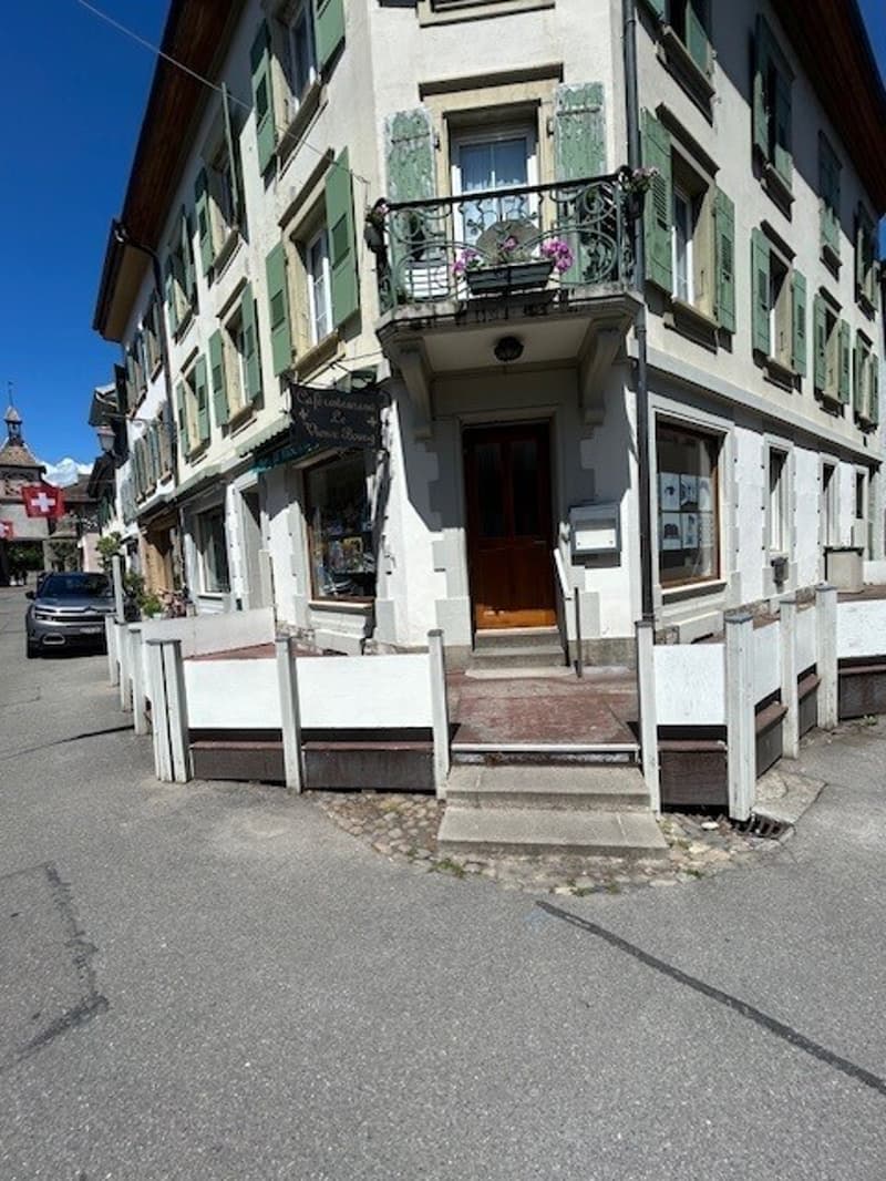 A LOUER SURFACE COMMERCIALE RESTAURANT OU BUREAUX ST-PREX (2)