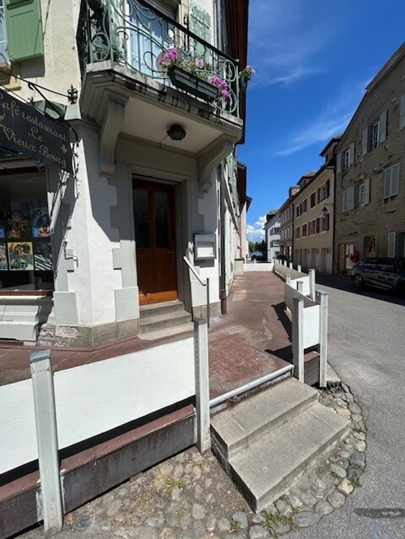 A LOUER SURFACE COMMERCIALE RESTAURANT OU BUREAUX ST-PREX (3)