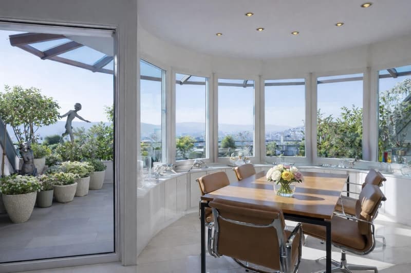 Spacious 4.5-room attic apartment with breathtaking city views. (2)