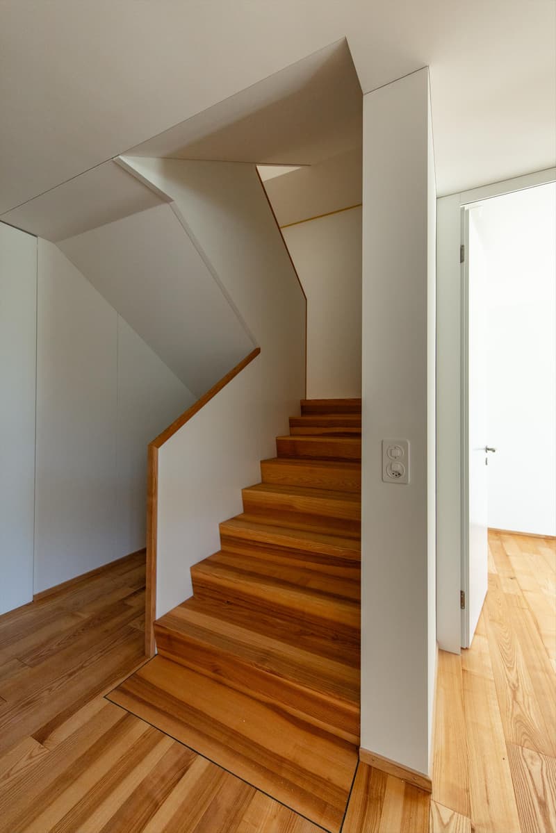 "Tschampani" - Ampia casa di 7,5 locali in un'area verde. (1)