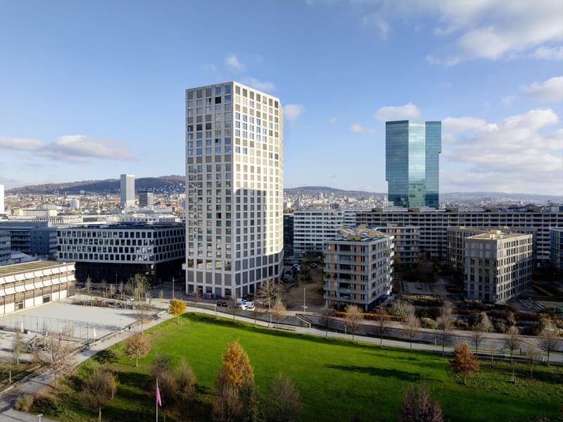 Appartement penthouse exclusif de 4½ pièces dans la tour Mobimo (4)