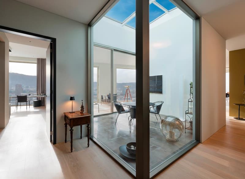 Appartement penthouse exclusif de 4½ pièces dans la tour Mobimo (3)