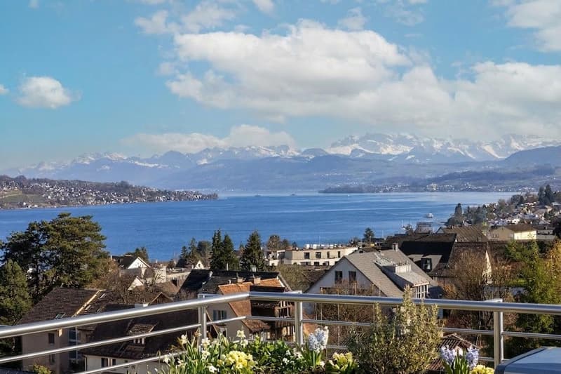7- to 8-room semi-detached house with lake view in Rüschlikon (4)