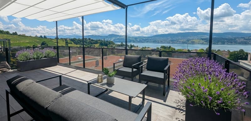4.5-room attic apartment with breathtaking lake and mountain views. (1)