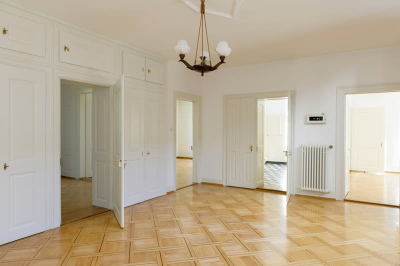 Grosszügige Raumverhältnisse unterstreichen die Exklusivität dieser geschichtsträchtigen Villa.