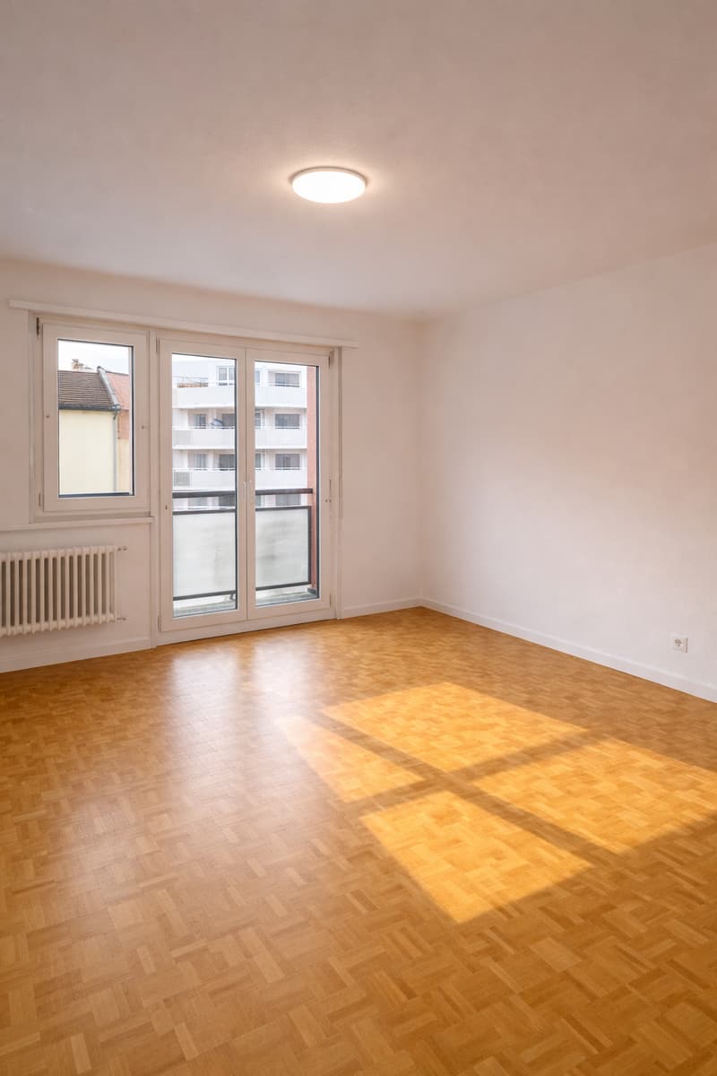 Wohnung 3.5 Zimmer in La Chaux-de-Fonds – komplett renoviert und hell! (3)
