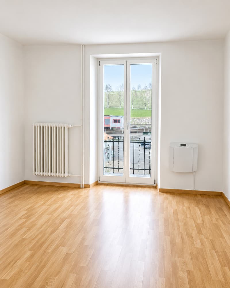Appartamento luminoso di 3.5 locali con balcone a Tavannes (3)