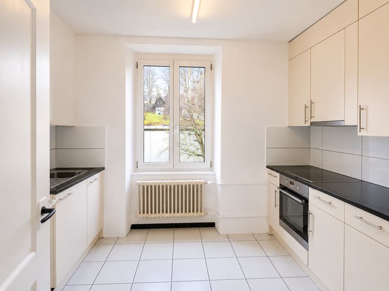 Appartamento luminoso di 3.5 locali con balcone a Tavannes (2)