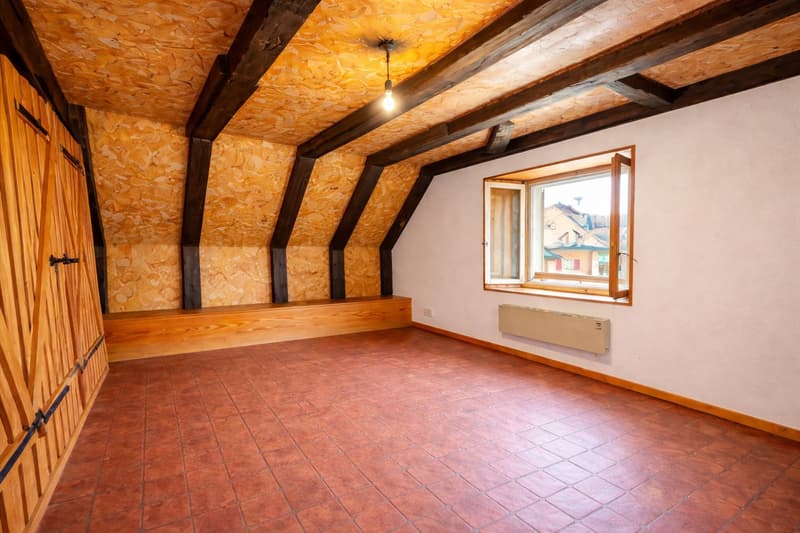 Wo das Holz eine Geschichte erzählt — Seltenes Apartment in Le Locle (5)
