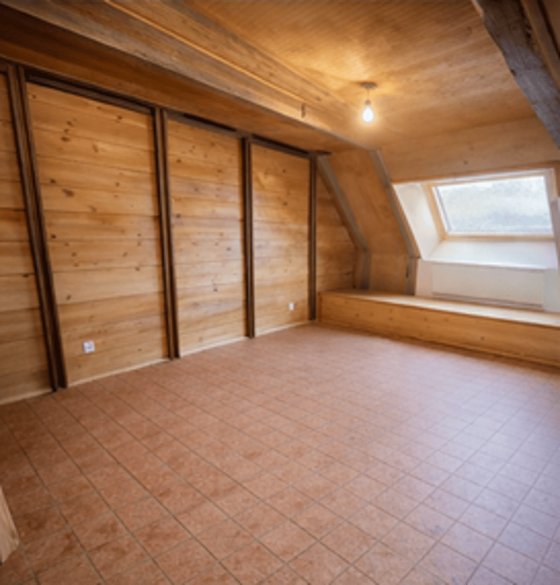 Wo das Holz eine Geschichte erzählt — Seltenes Apartment in Le Locle (3)