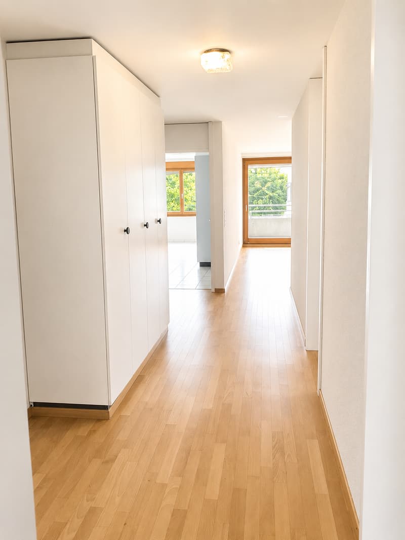 Bright 3.5-room apartment with balcony in Biel – available immediately! (6)