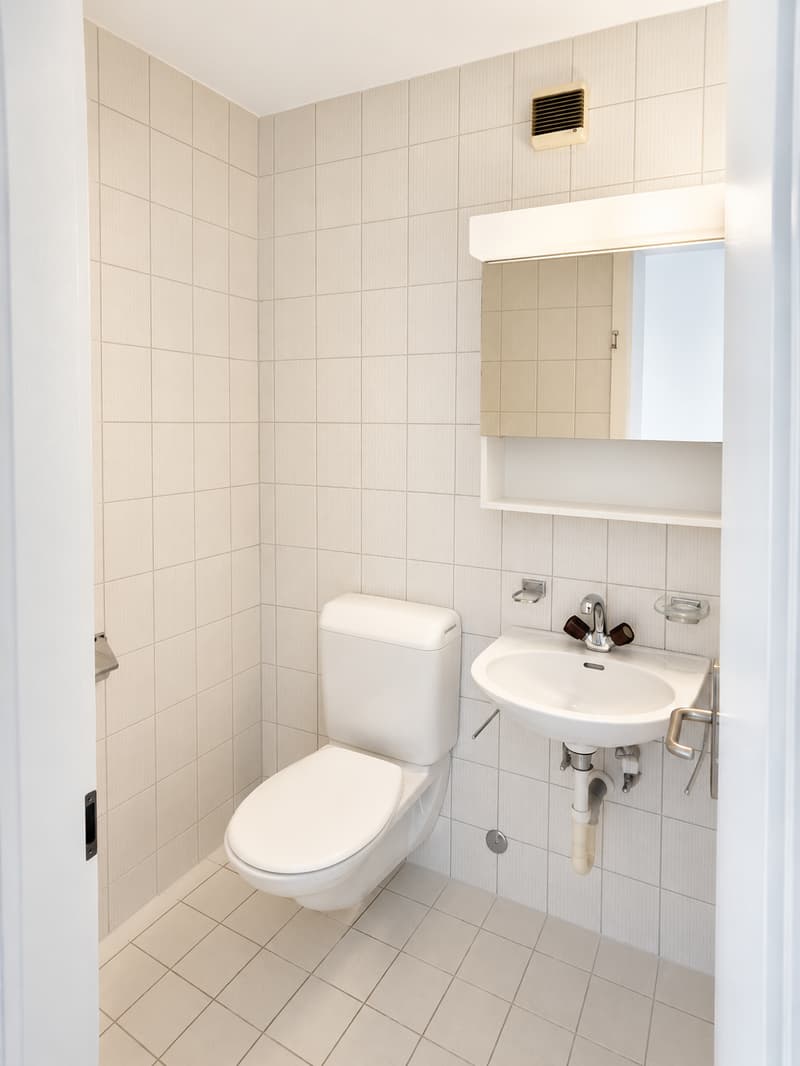 Bright 3.5-room apartment with balcony in Biel – available immediately! (8)
