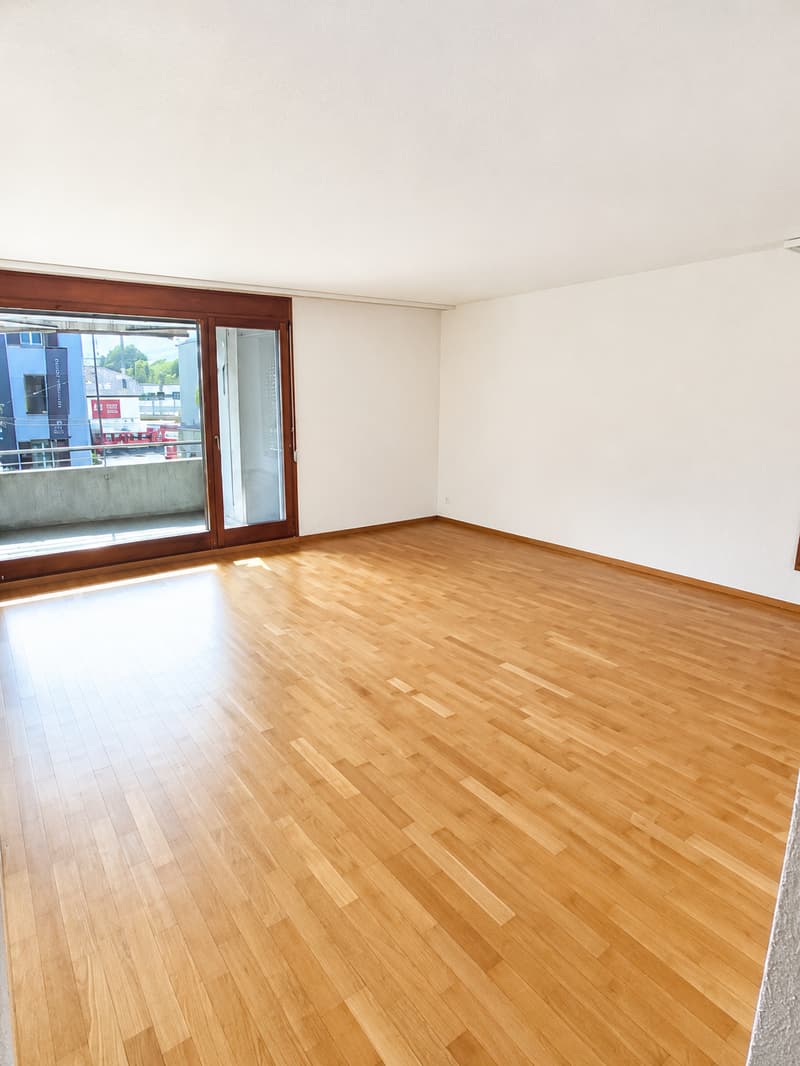 Bright 3.5-room apartment with balcony in Biel – available immediately! (3)