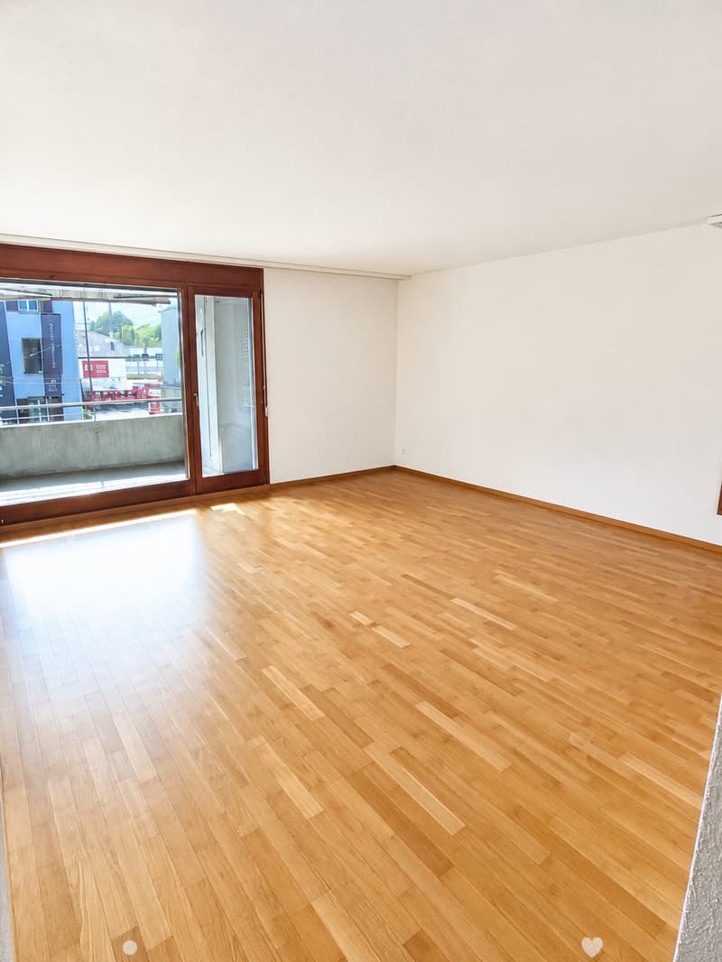 Helle 3.5-Zimmer-Wohnung mit Balkon in Biel – sofort verfügbar! (3)