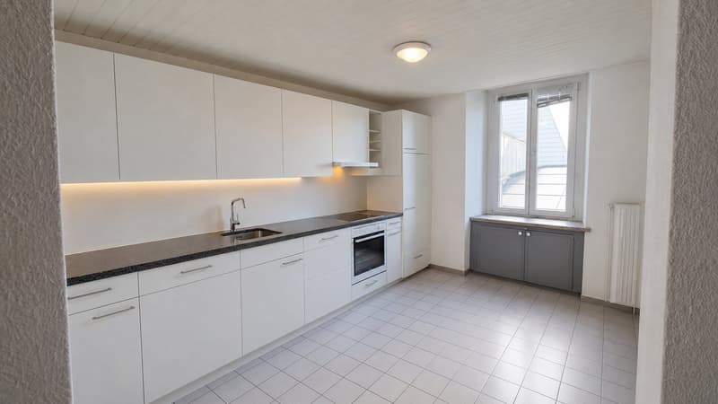 Incantevole appartamento 3.5 locali con terrazza su Bözingenstrasse a Biel – disponibile immediatamente! (2)