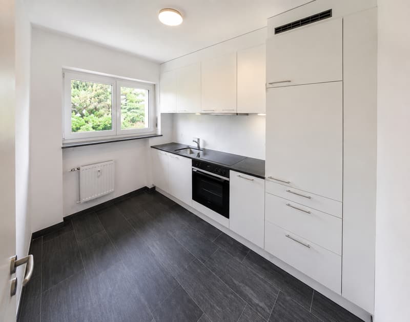 Appartement lumineux et spacieux de 4,5 pièces avec balcon ensoleillé à Granges (1)