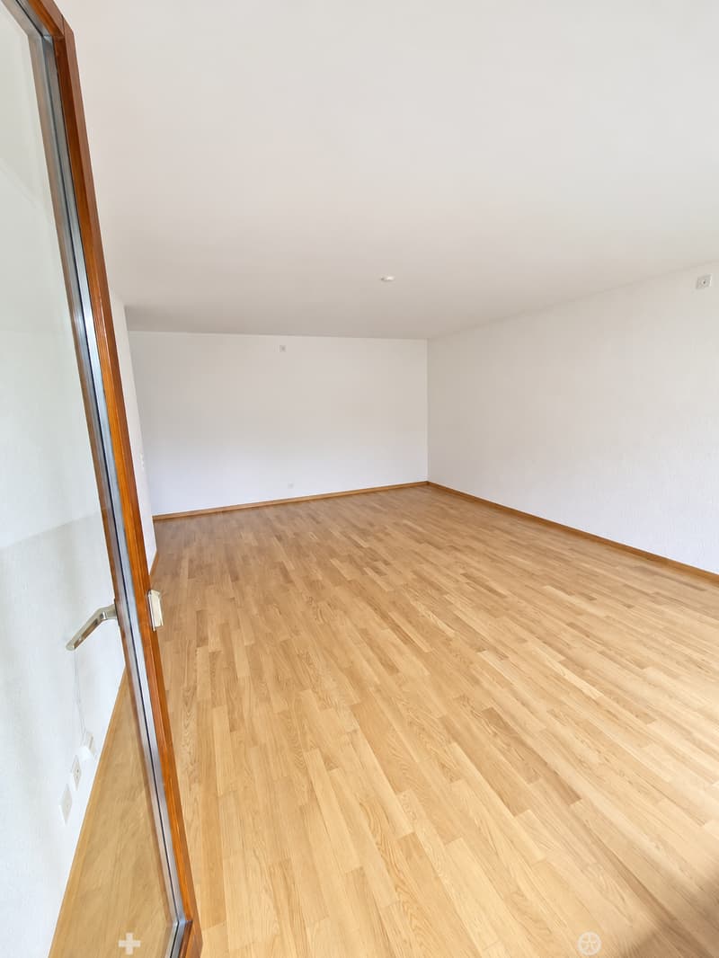 Helle 4.5-Zimmer-Wohnung mit Balkon und Garage in Biel – ab sofort verfügbar! (5)