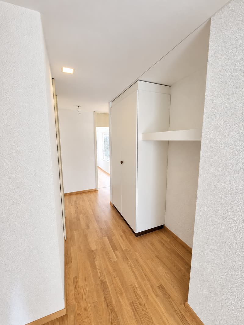 Helle 4.5-Zimmer-Wohnung mit Balkon und Garage in Biel – ab sofort verfügbar! (9)