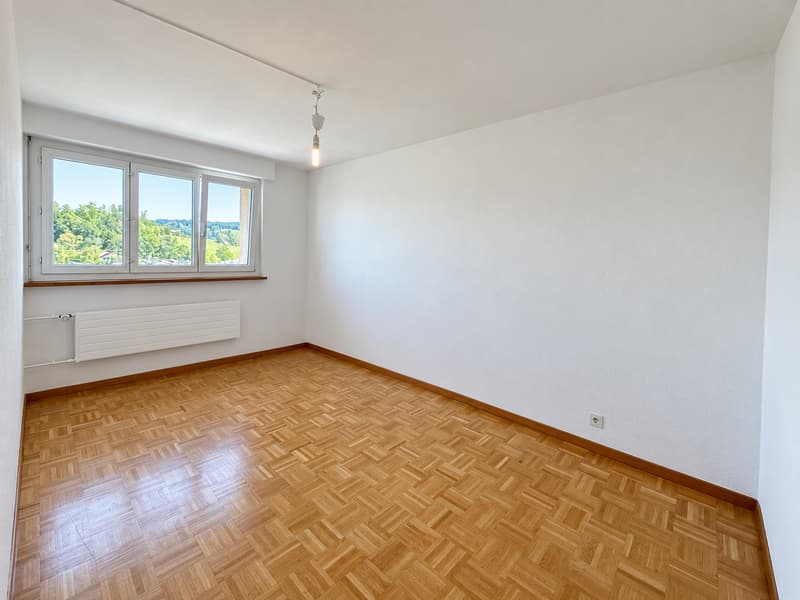 Spacieux appartement de 4,5 pièces avec belle vue dégagée ! (5)