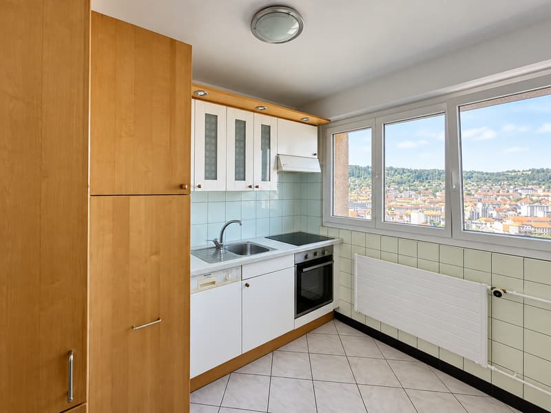 Spacieux appartement de 4,5 pièces avec belle vue dégagée ! (2)