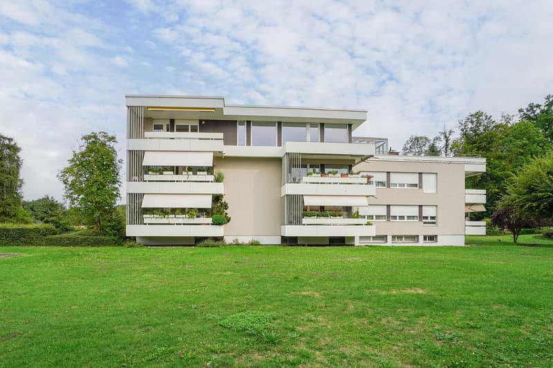 Exklusive Attika-Residenz mit 133 m² Südterrasse & hochwertiger Totalsanierung in Muri bei Bern (1)